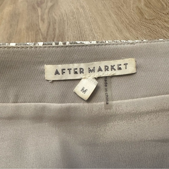 After Market Grey Snakeskin Mini Skirt size M - Picture 3 of 6